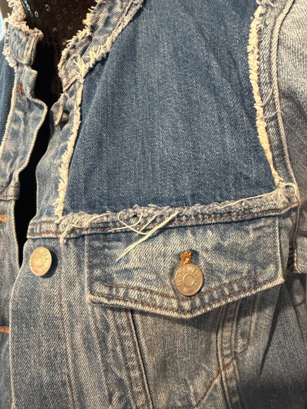 Madewell Distressed Denim Jacket Frayed Raw Hem Cropped Size L - Picture 3 of 6
